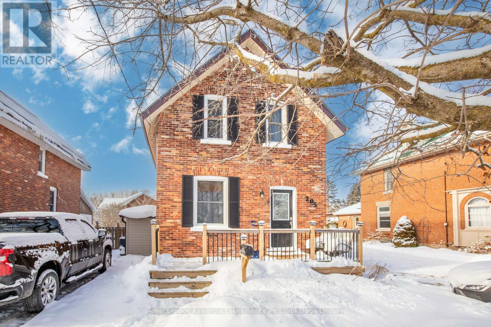 Property at 205 WILLIAM STREET N image 3