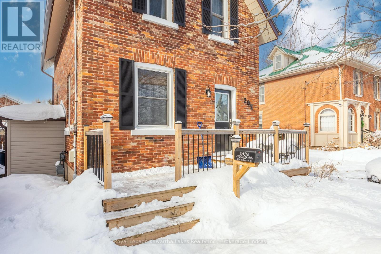 Property at 205 WILLIAM STREET N image 4