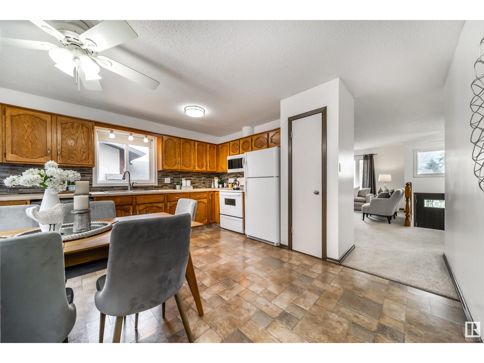 3328 145 Av Nw, Edmonton, Alberta  T5Y 2E5 - Photo 11 - E4433549