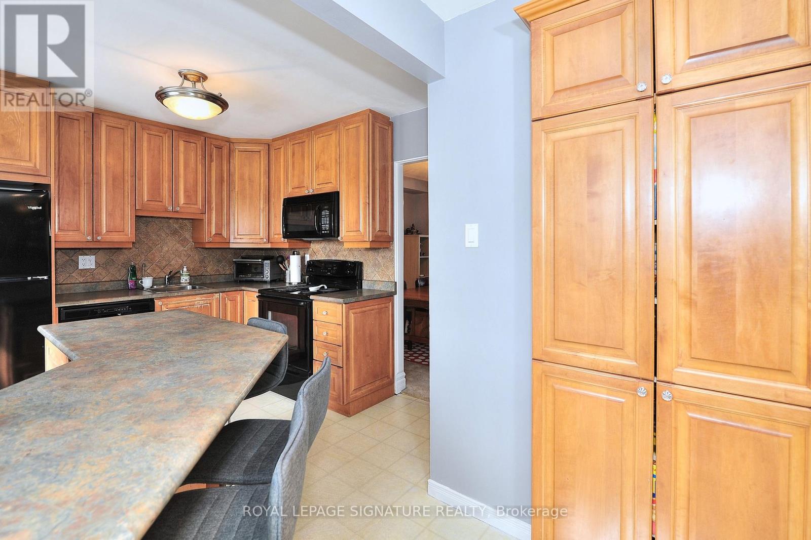 12 - 11 Plaisance Road, Richmond Hill (North Richvale), Ontario  L4C 5H1 - Photo 17 - N12037337