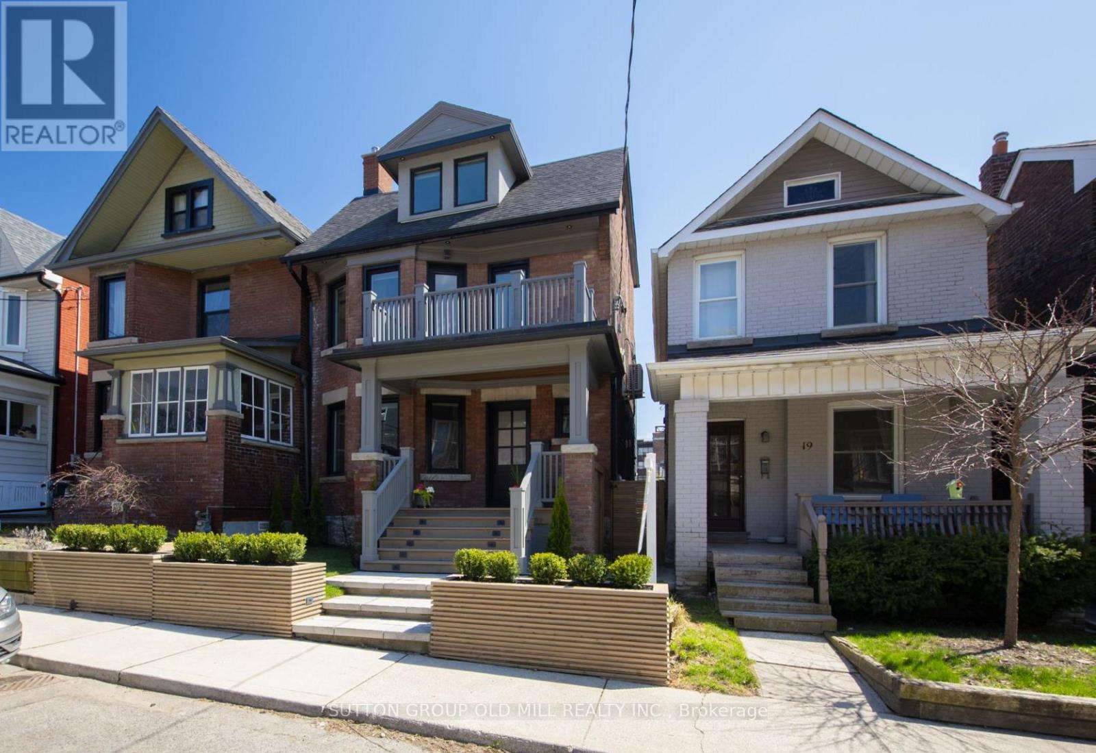 17 Grafton Avenue, Toronto (Roncesvalles), Ontario  M6R 1C3 - Photo 3 - W12113357