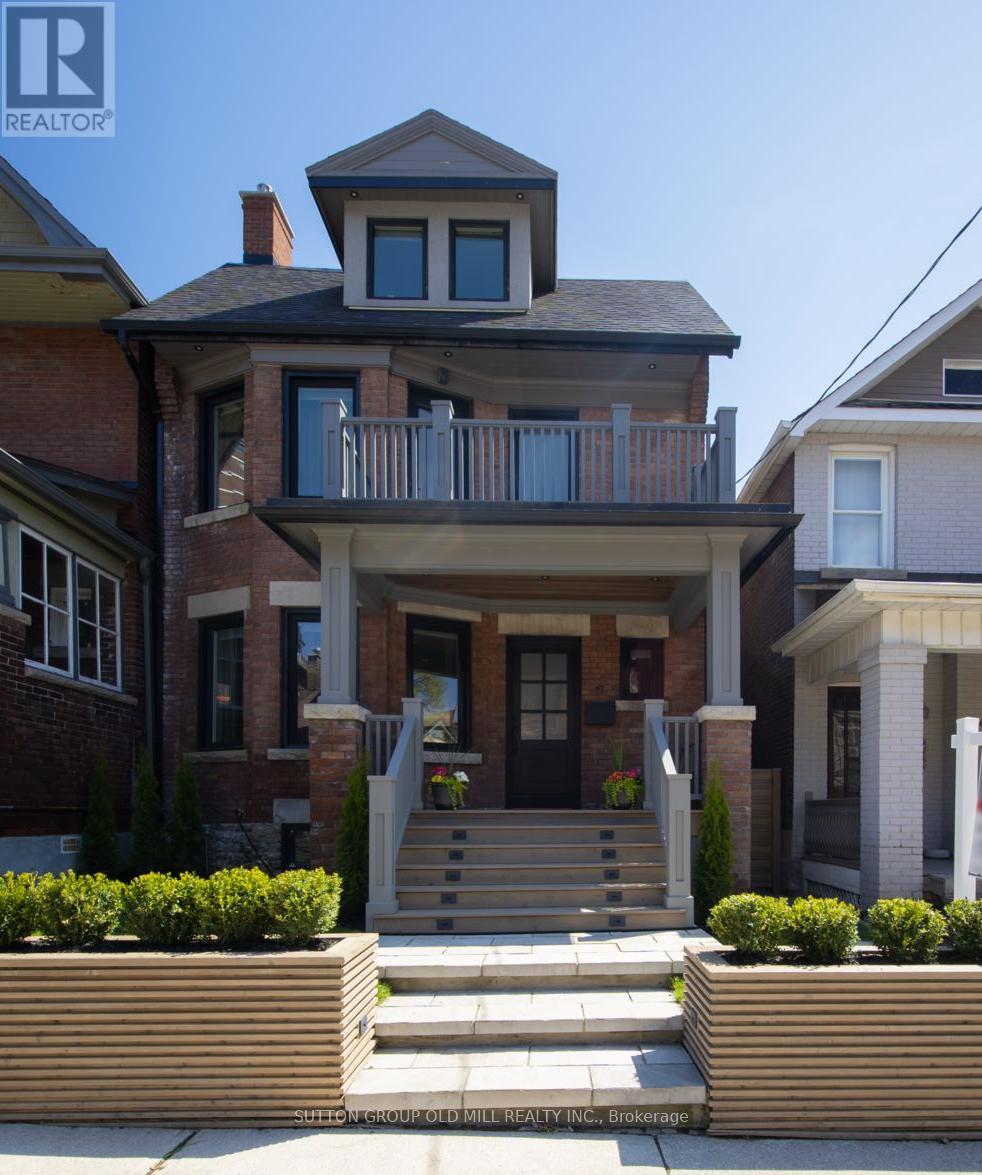 17 Grafton Avenue, Toronto (Roncesvalles), Ontario  M6R 1C3 - Photo 2 - W12113357