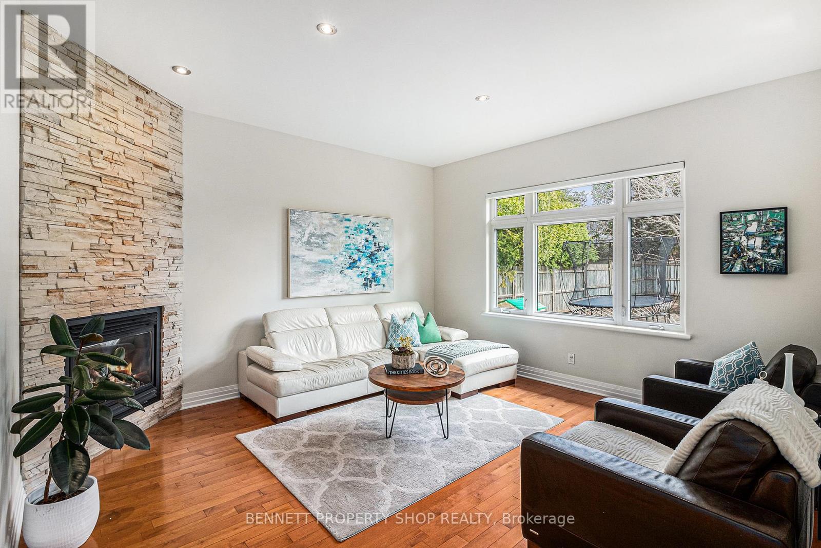 1934 Lenester Avenue, Ottawa, Ontario  K2A 1J9 - Photo 5 - X12114602