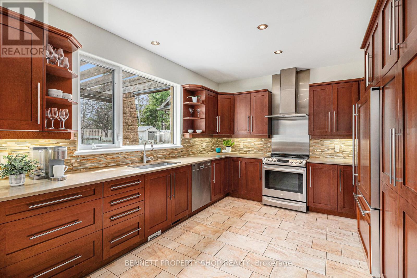 1934 Lenester Avenue, Ottawa, Ontario  K2A 1J9 - Photo 8 - X12114602