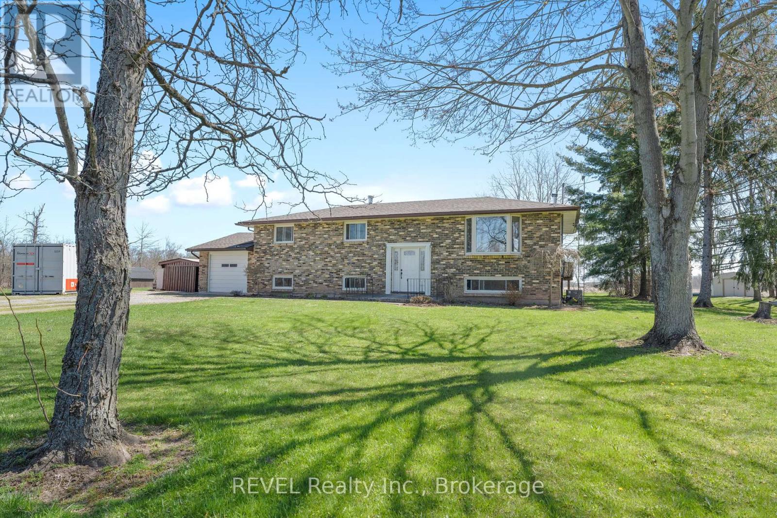 1506 Ott Road, Fort Erie, Ontario  L0S 1S0 - Photo 3 - X12114600