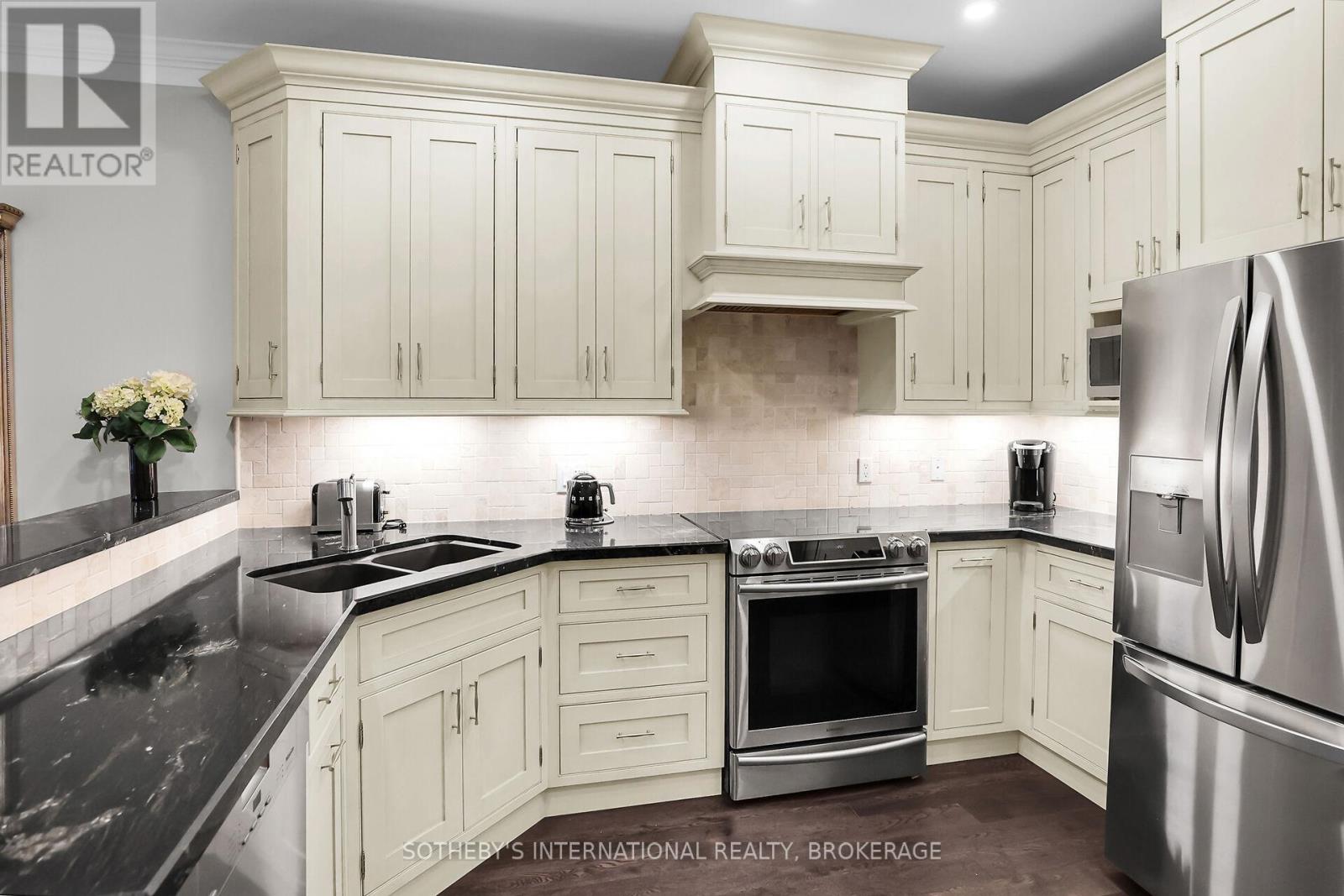 4 - 175 Queen Street N, Niagara-On-The-Lake, Ontario  L0S 1J0 - Photo 7 - X12114609