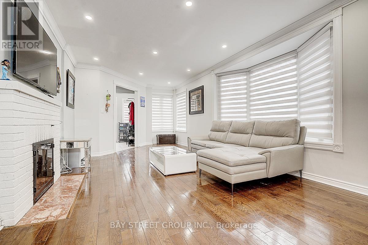 6 Larwood Boulevard, Toronto, Ontario  M1M 2M5 - Photo 6 - E12114577