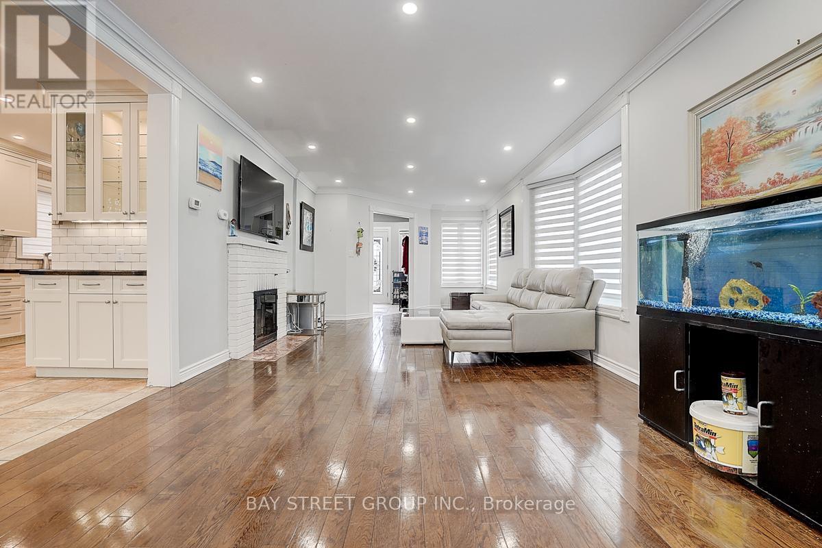 6 Larwood Boulevard, Toronto, Ontario  M1M 2M5 - Photo 7 - E12114577