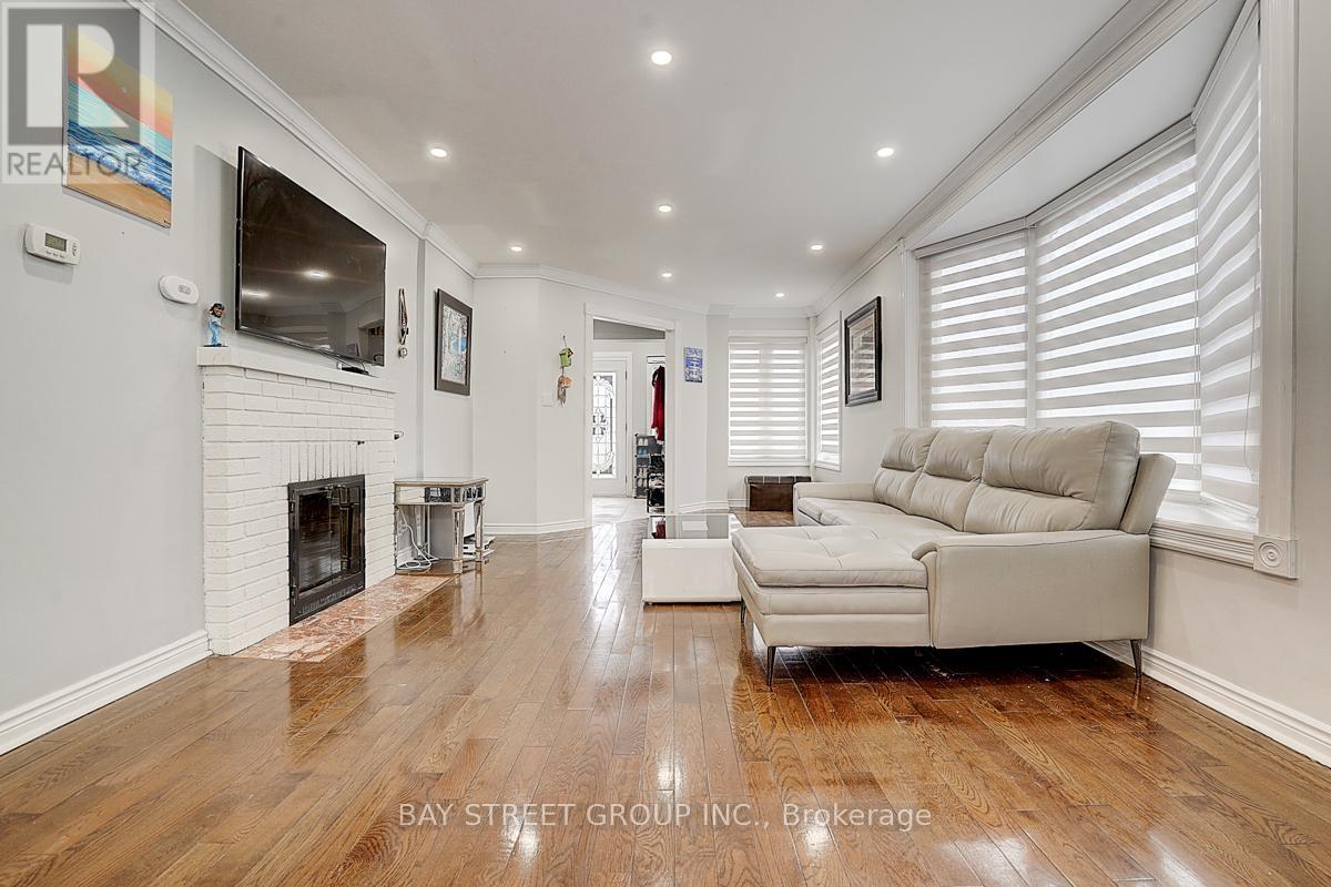 6 Larwood Boulevard, Toronto, Ontario  M1M 2M5 - Photo 8 - E12114577
