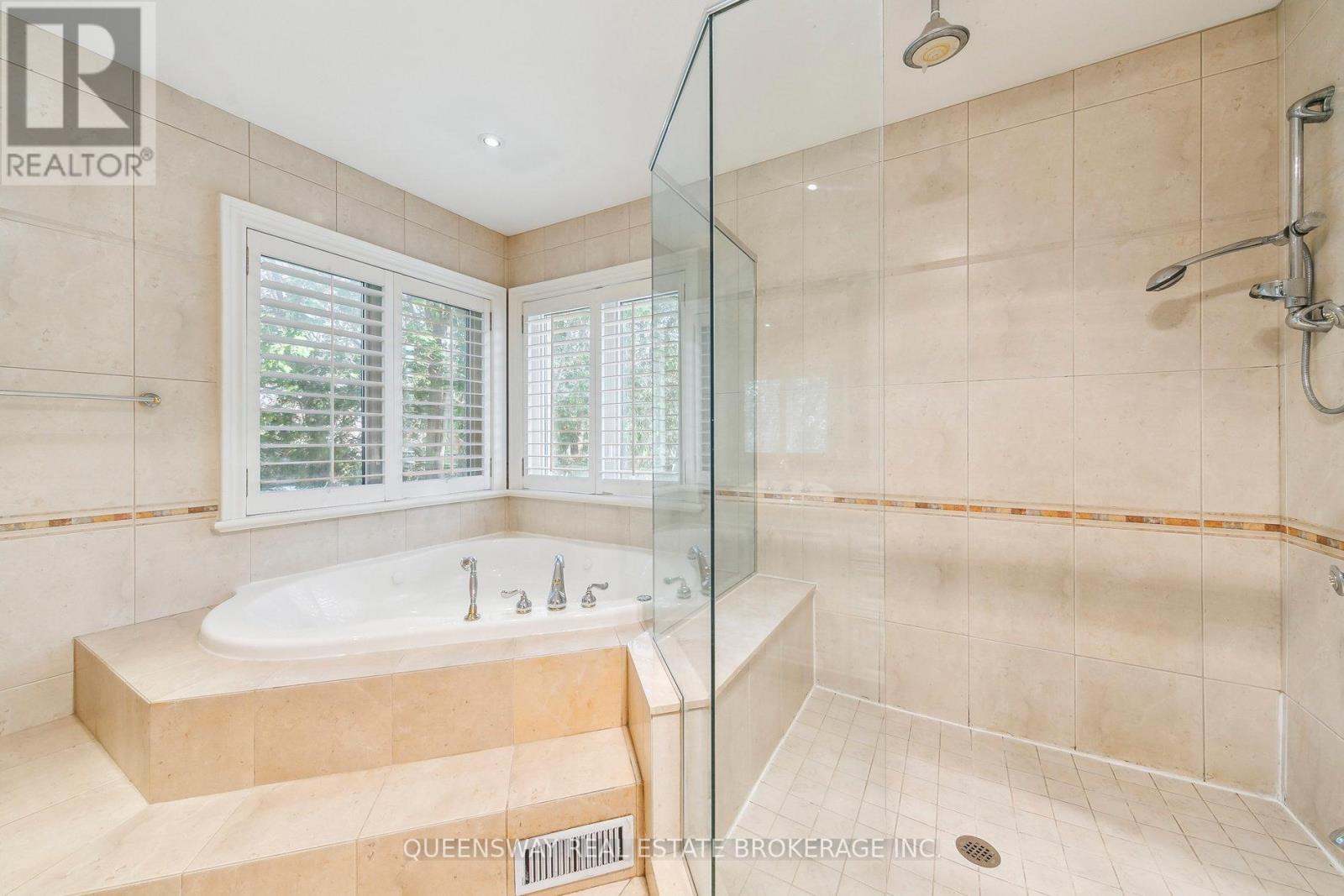 1371 Chriseden Drive, Mississauga, Ontario  L5H 1V1 - Photo 28 - W12114529