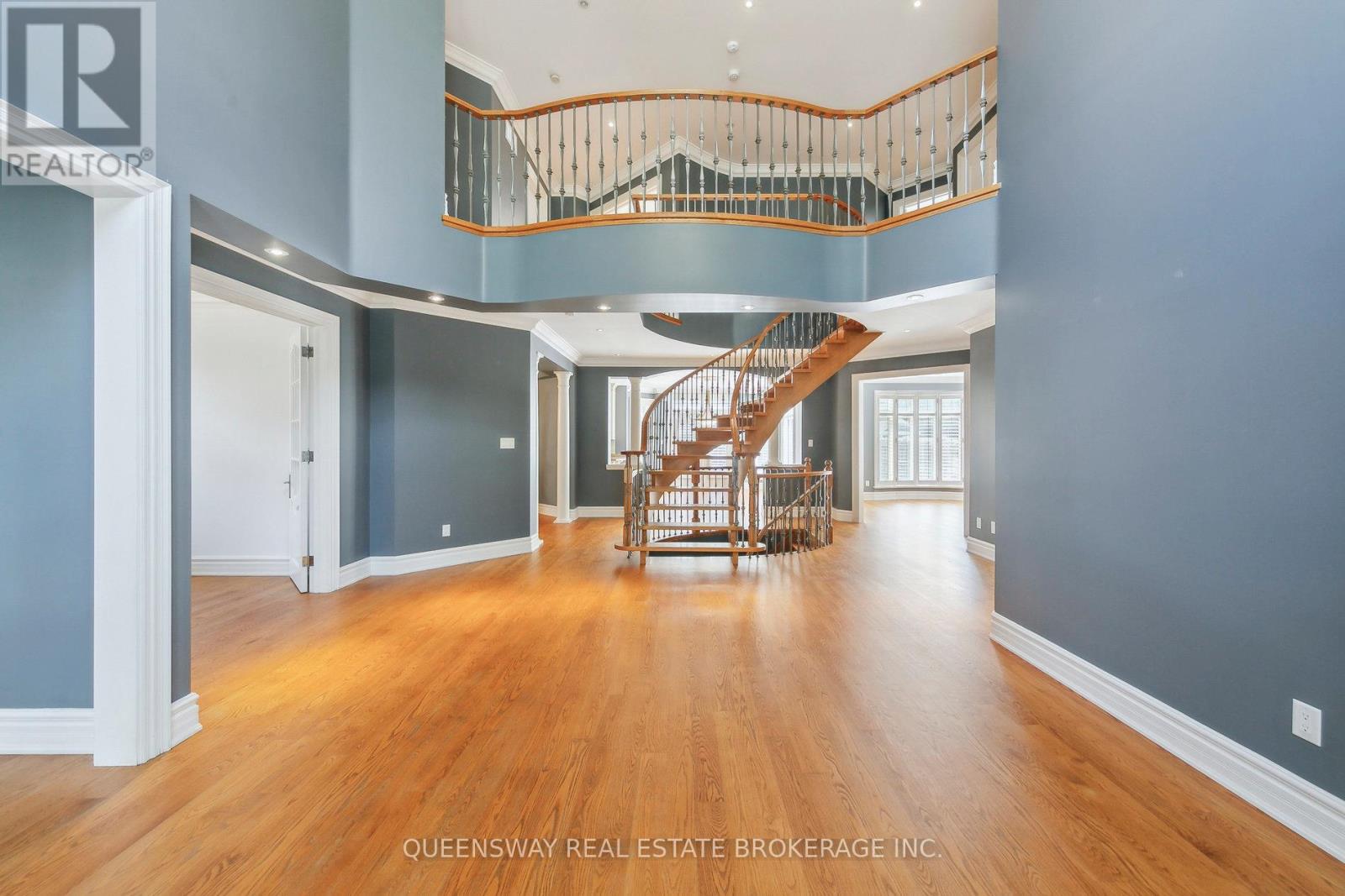 1371 Chriseden Drive, Mississauga, Ontario  L5H 1V1 - Photo 5 - W12114529