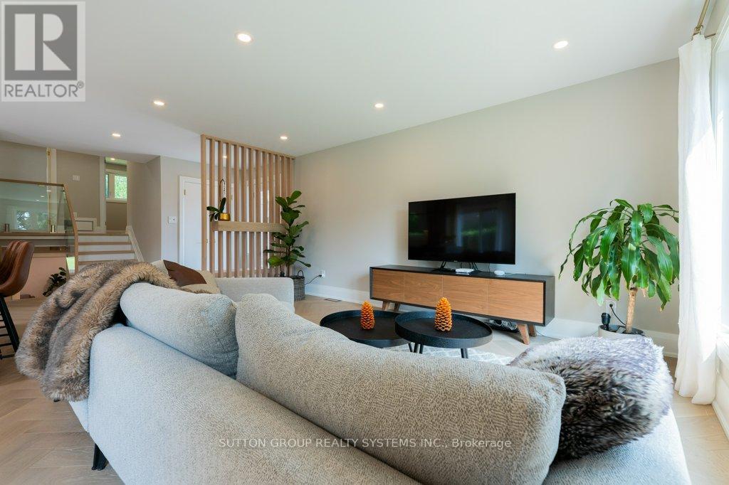 1264 Landfair Crescent, Oakville, Ontario  L6H 2N3 - Photo 18 - W12114567