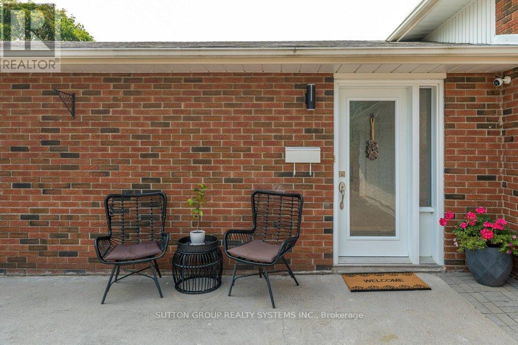 Property at 1264 LANDFAIR CRESCENT image 2