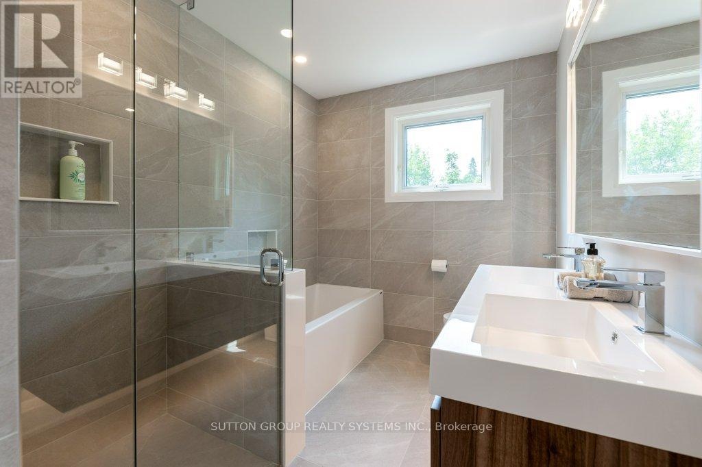 1264 Landfair Crescent, Oakville, Ontario  L6H 2N3 - Photo 21 - W12114567