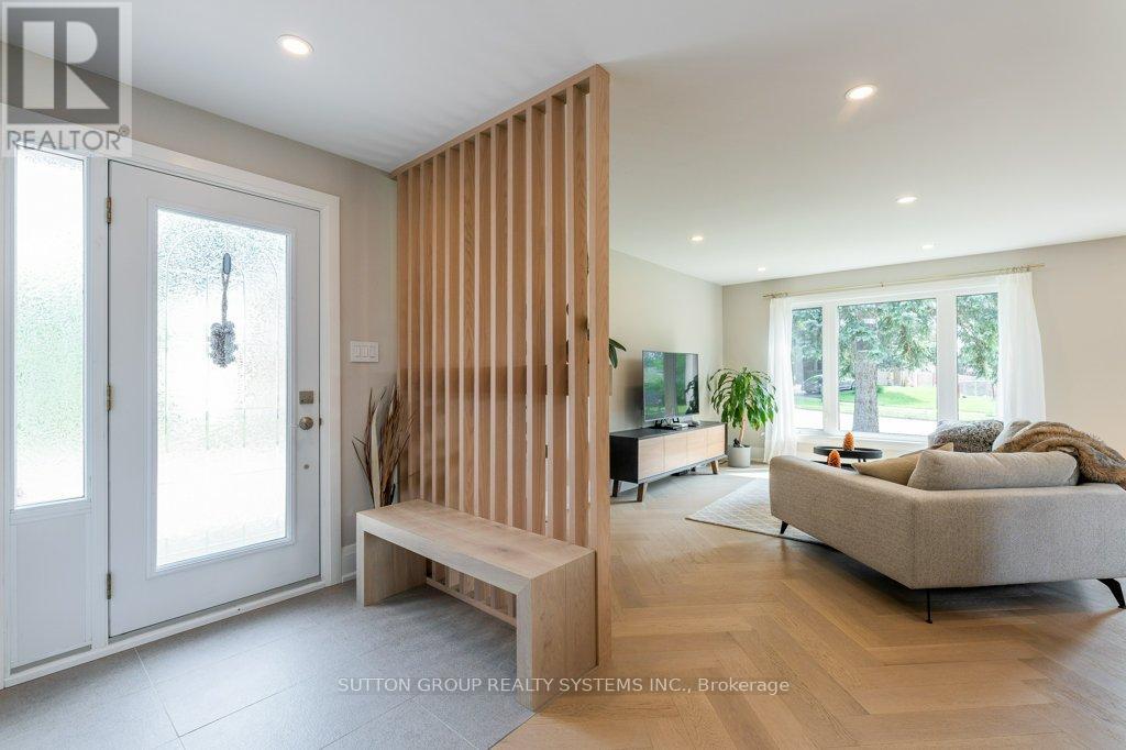 1264 Landfair Crescent, Oakville, Ontario  L6H 2N3 - Photo 4 - W12114567