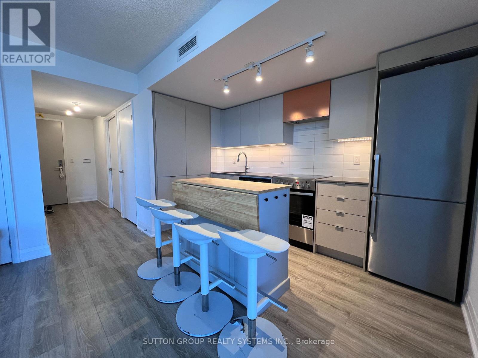 1107 - 30 Gibbs Road, Toronto, Ontario  M9B 0E4 - Photo 2 - W12114570