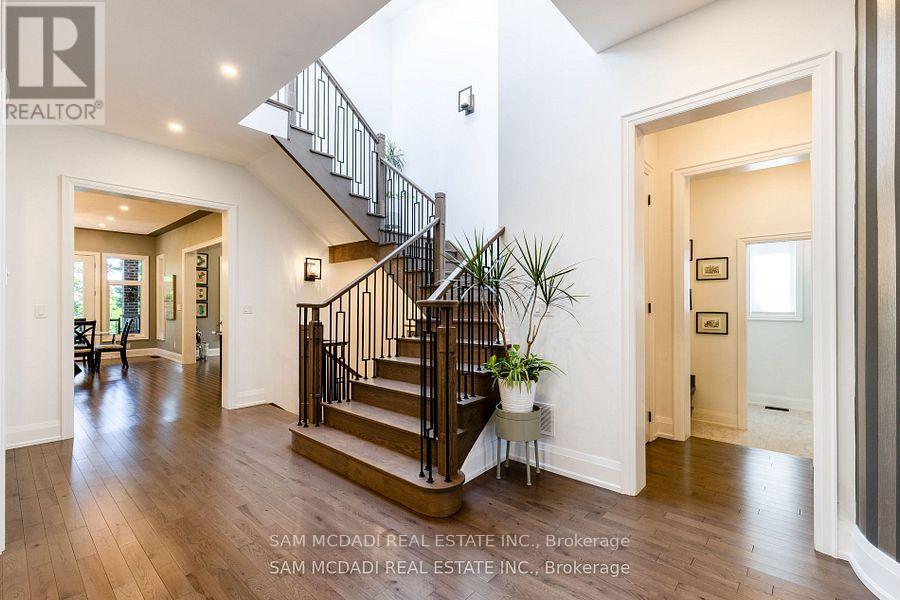 Property at 1285 MINEOLA GARDENS image 4
