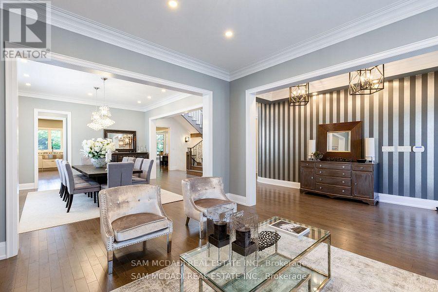 Property at 1285 MINEOLA GARDENS image 5