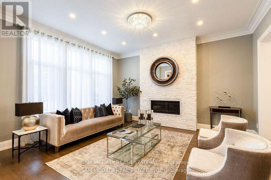 1285 Mineola Gardens, Mississauga (Mineola), Ontario  L5G 3Y5 - Photo 6 - W12114610