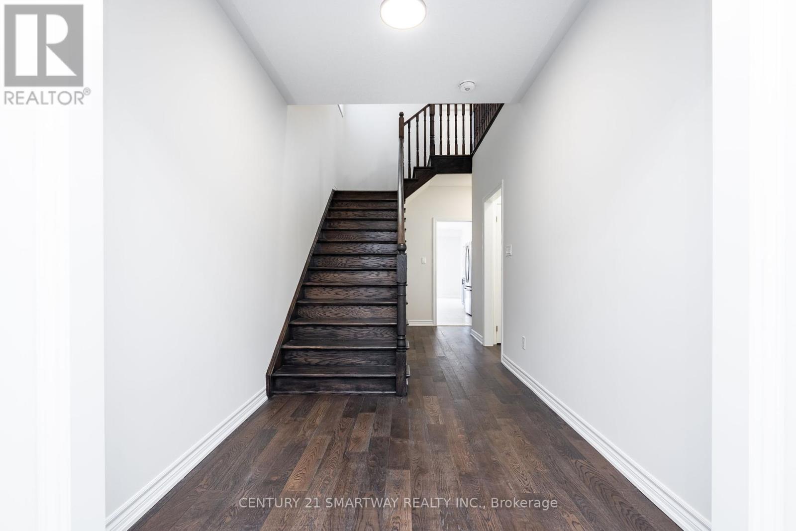 12 Huntsworth Avenue, Thorold (Thorold Downtown), Ontario  L2V 5G7 - Photo 3 - X12114521
