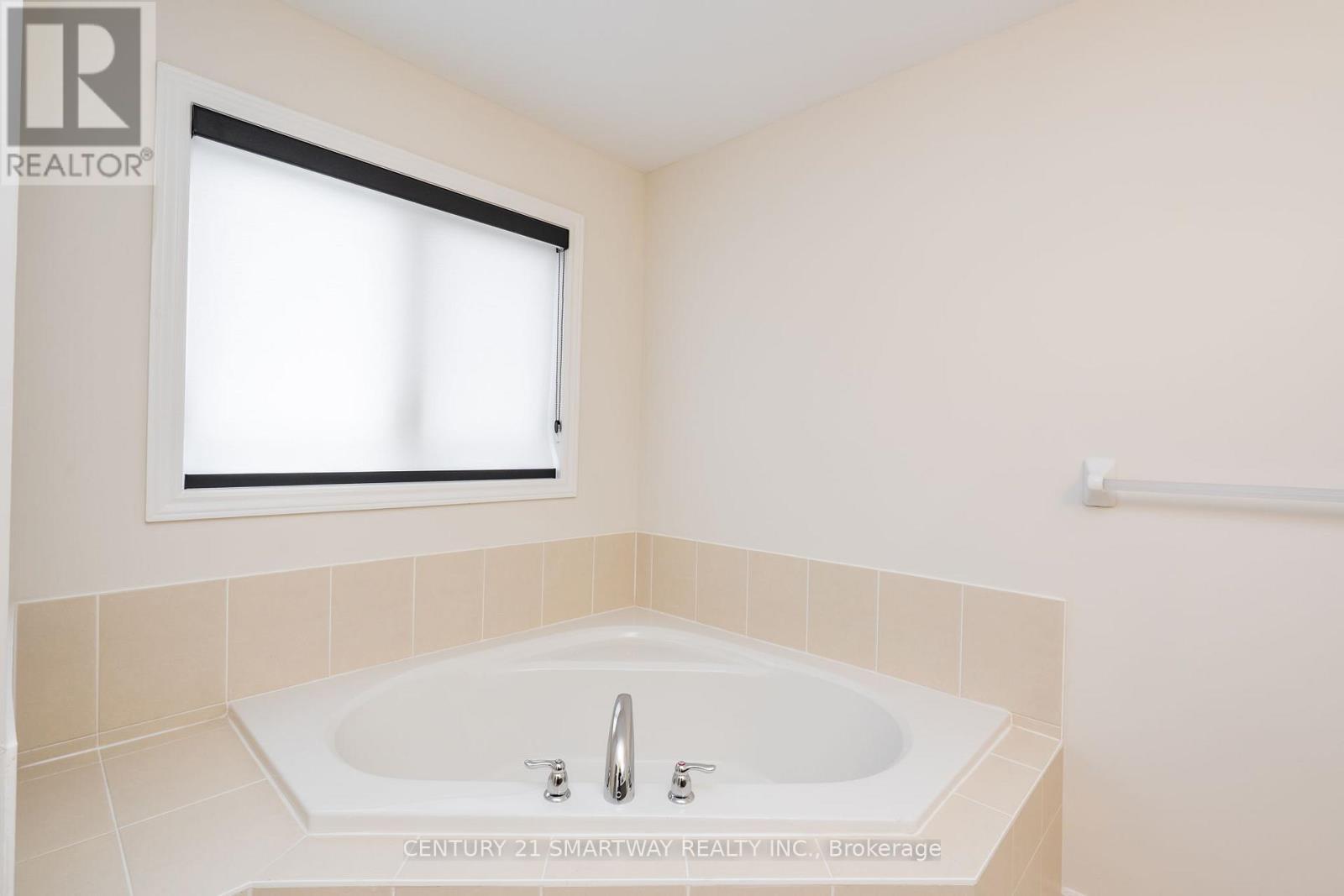 12 Huntsworth Avenue, Thorold (Thorold Downtown), Ontario  L2V 5G7 - Photo 41 - X12114521