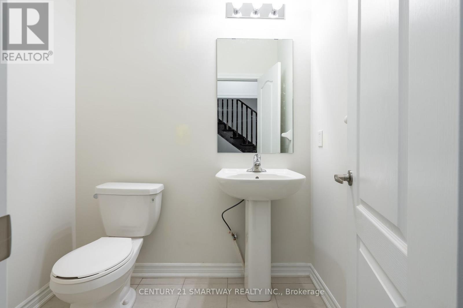 26 Huntsworth Avenue, Thorold, Ontario  L2V 5G7 - Photo 5 - X12114530