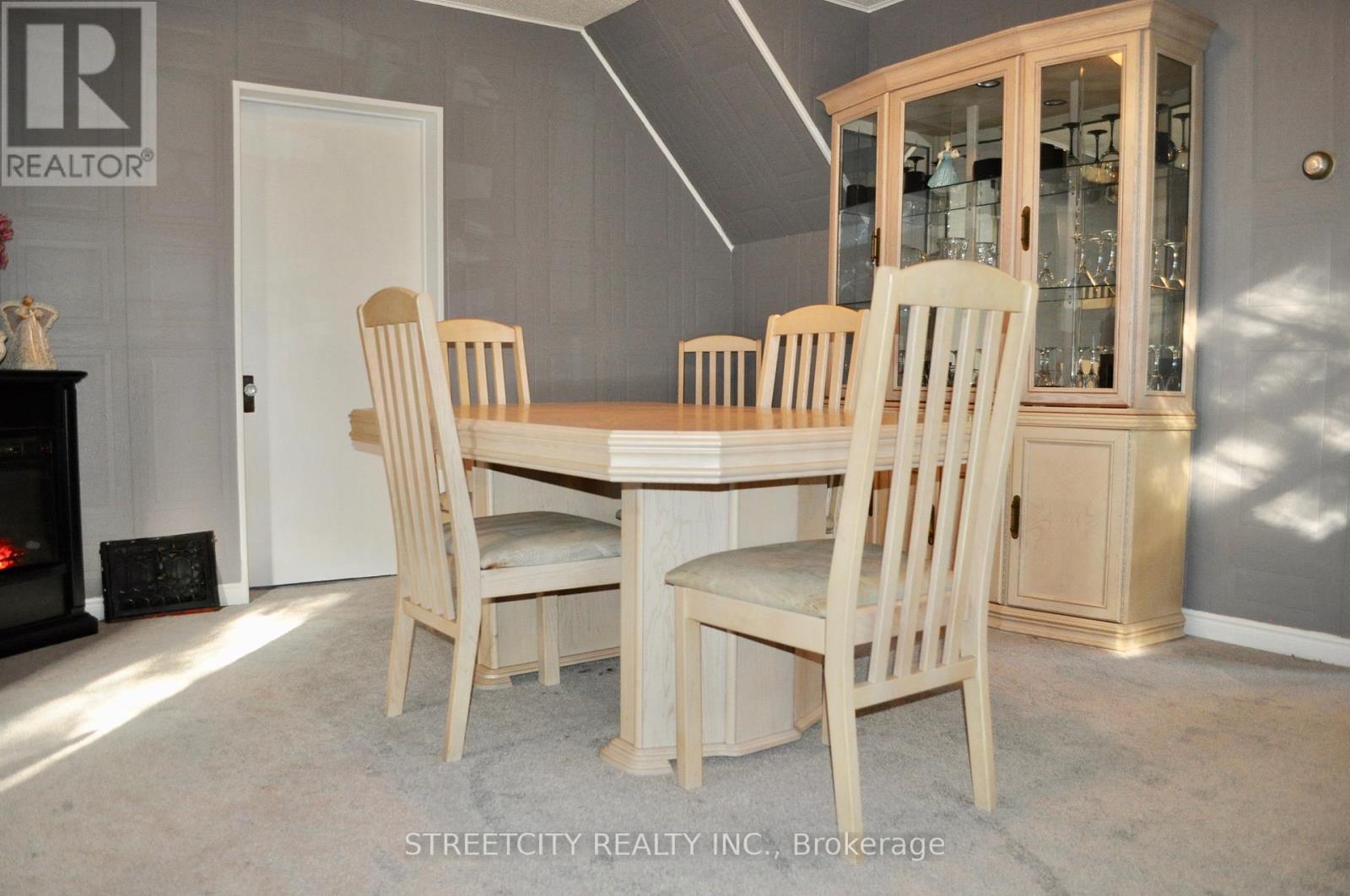 6906 Wisbeach Road, Warwick, Ontario N0M 1B0 - Photo 23 - X12114662