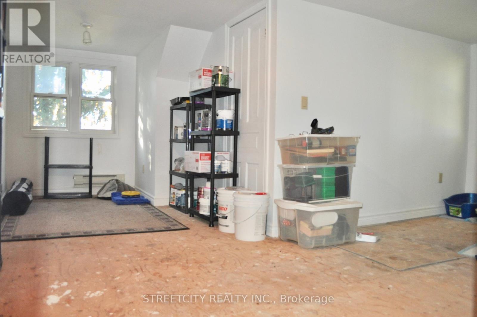 6906 Wisbeach Road, Warwick, Ontario N0M 1B0 - Photo 30 - X12114662