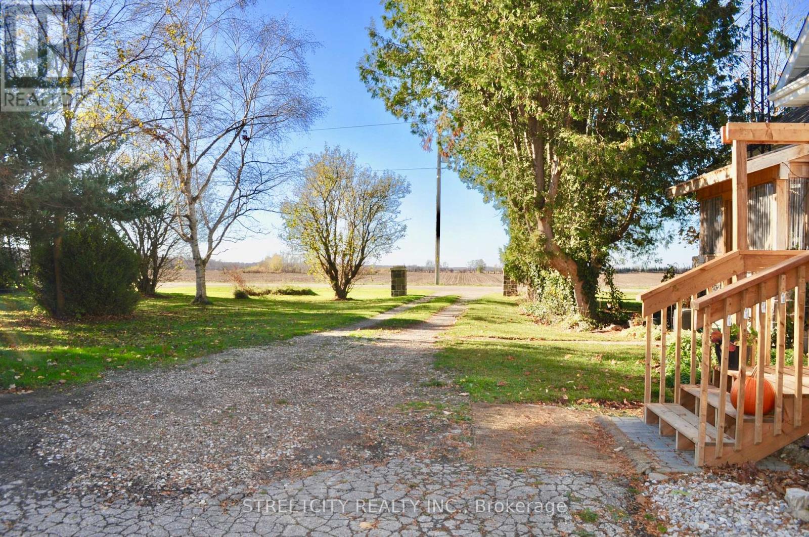 6906 Wisbeach Road, Warwick, Ontario N0M 1B0 - Photo 39 - X12114662