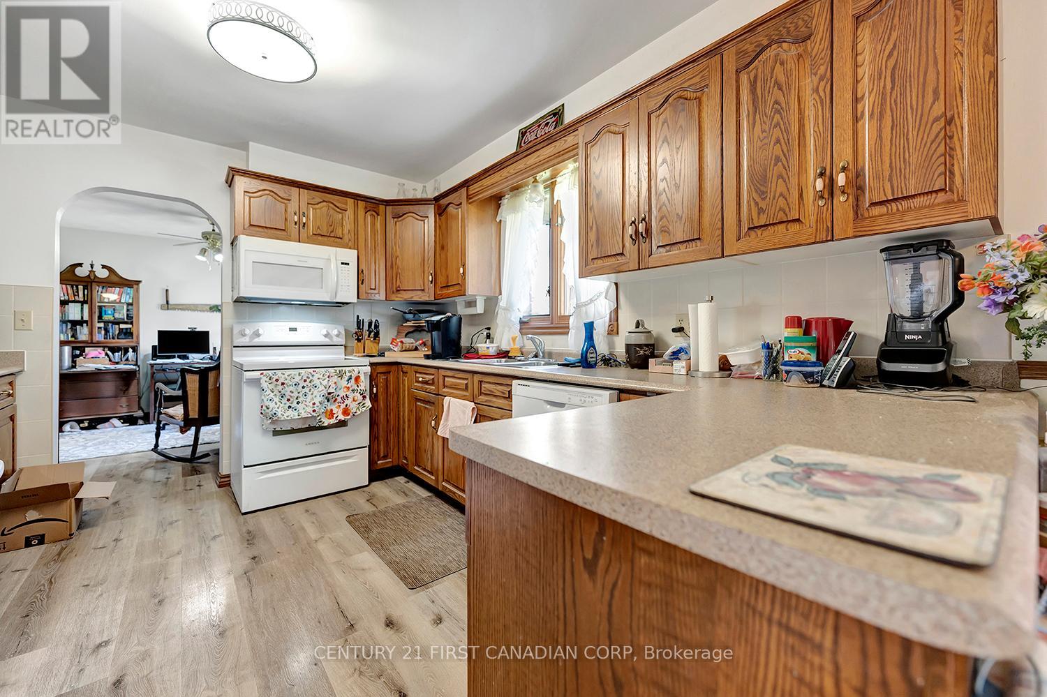 16 Broadview Drive, Brant, Ontario N0E 1A0 - Photo 17 - X12114707