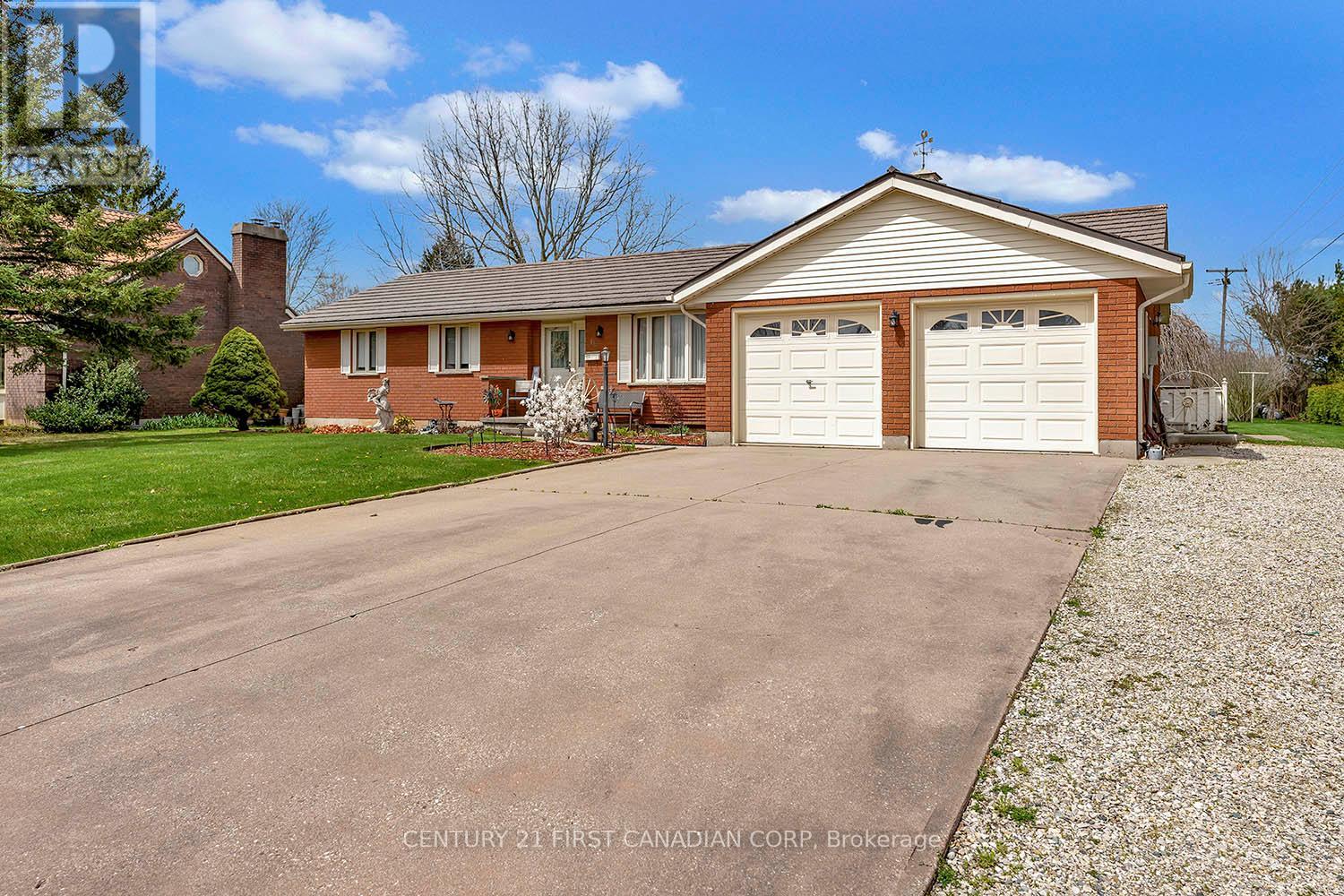 16 Broadview Drive, Brant, Ontario N0E 1A0 - Photo 2 - X12114707
