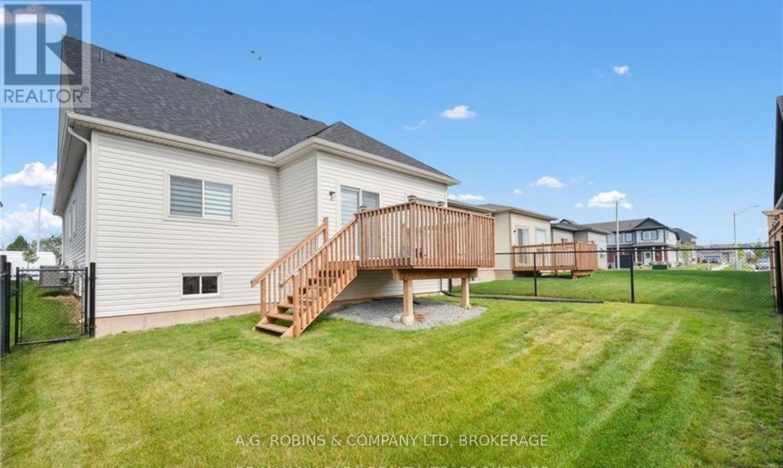408 Hummel Crescent, Fort Erie, Ontario  L2A 0E8 - Photo 11 - X12114674