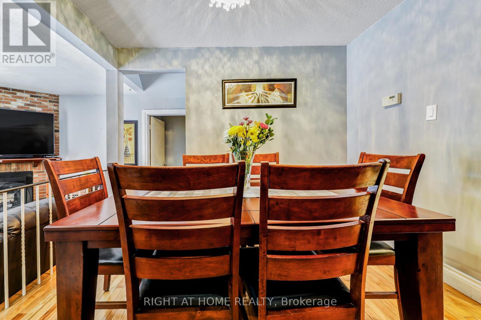 63 Mcknight Drive, Toronto (Malvern), Ontario  M1B 2Z4 - Photo 6 - E12066285