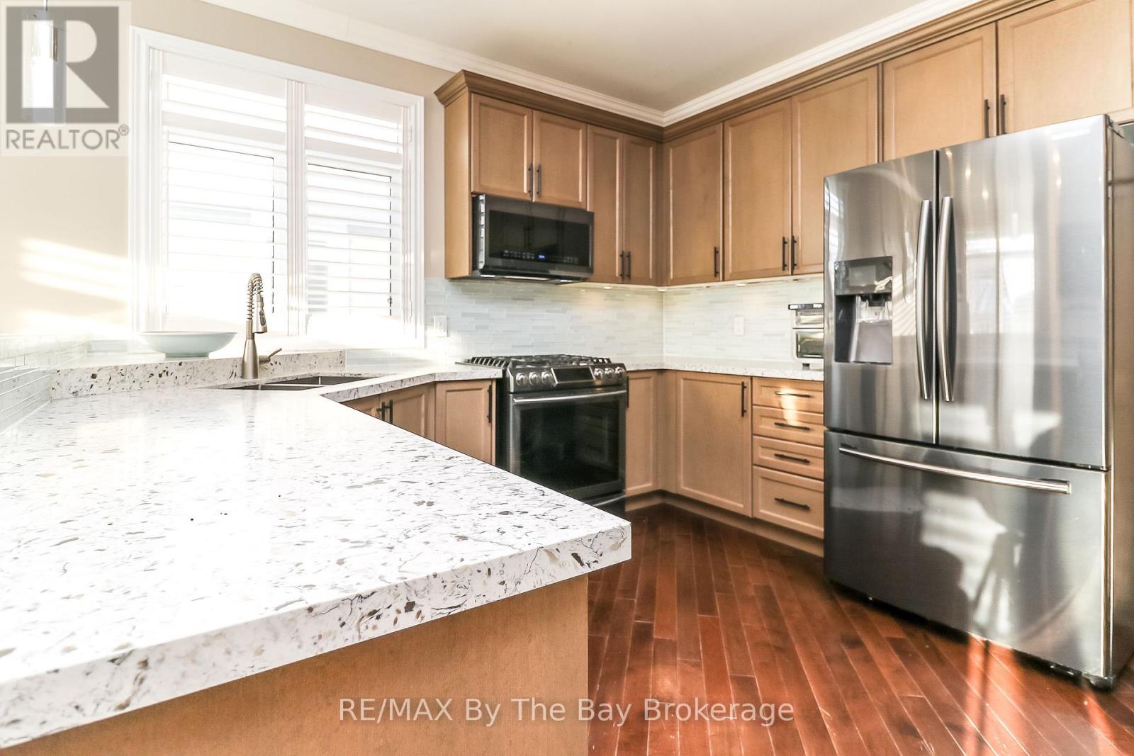 9 Broadpoint Street, Wasaga Beach, Ontario  L9Z 3B8 - Photo 19 - S12114684