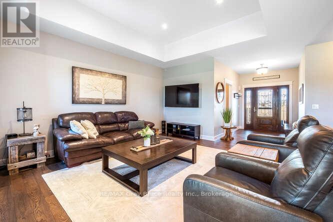 Property at 391323 18TH LINE image 2