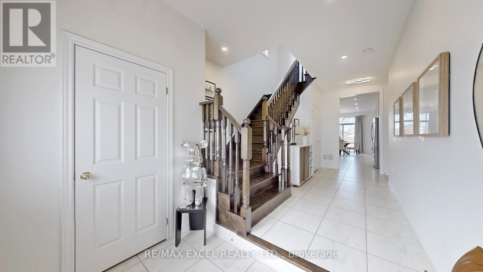 11 Unity Gardens Drive, Markham (Village Green-South Unionville), Ontario  L3R 5R6 - Photo 3 - N12114525