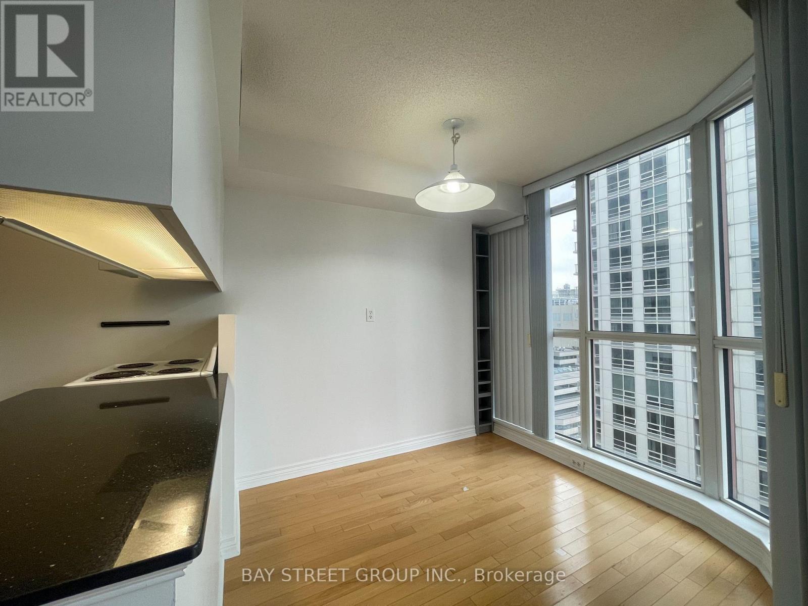 1910 - 736 Bay Street, Toronto, Ontario  M5G 2M4 - Photo 7 - C12100356