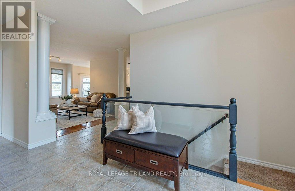 Property at 865 BARCLAY ROAD image 4