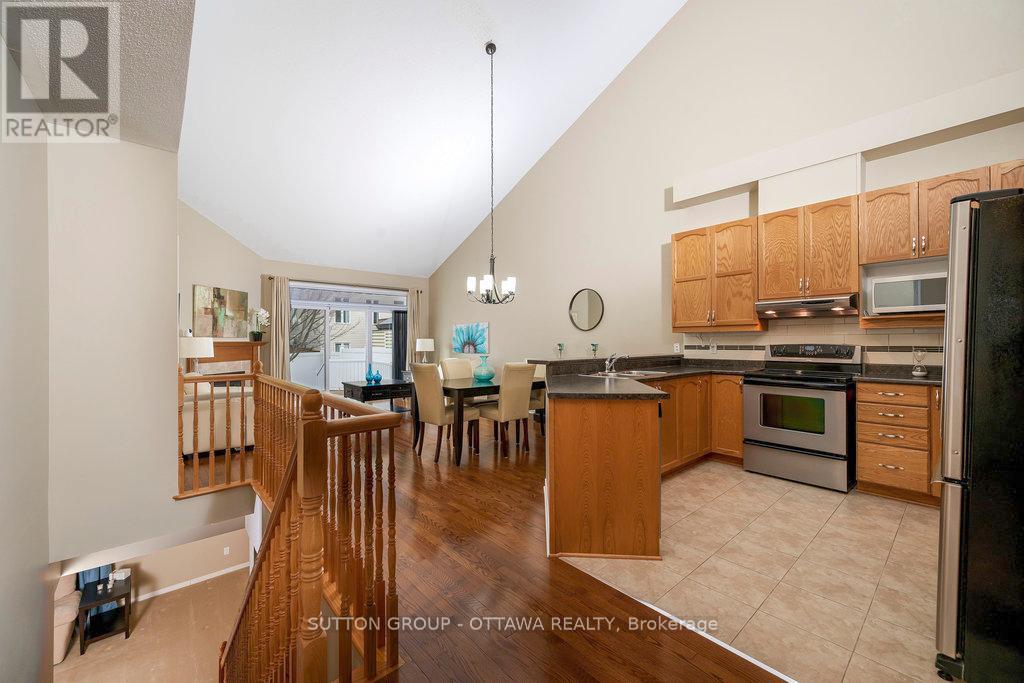 166 Hartsmere Drive, Ottawa, Ontario  K2S 2H4 - Photo 11 - X12114719