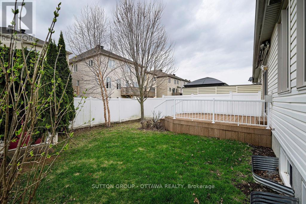 166 Hartsmere Drive, Ottawa, Ontario  K2S 2H4 - Photo 28 - X12114719