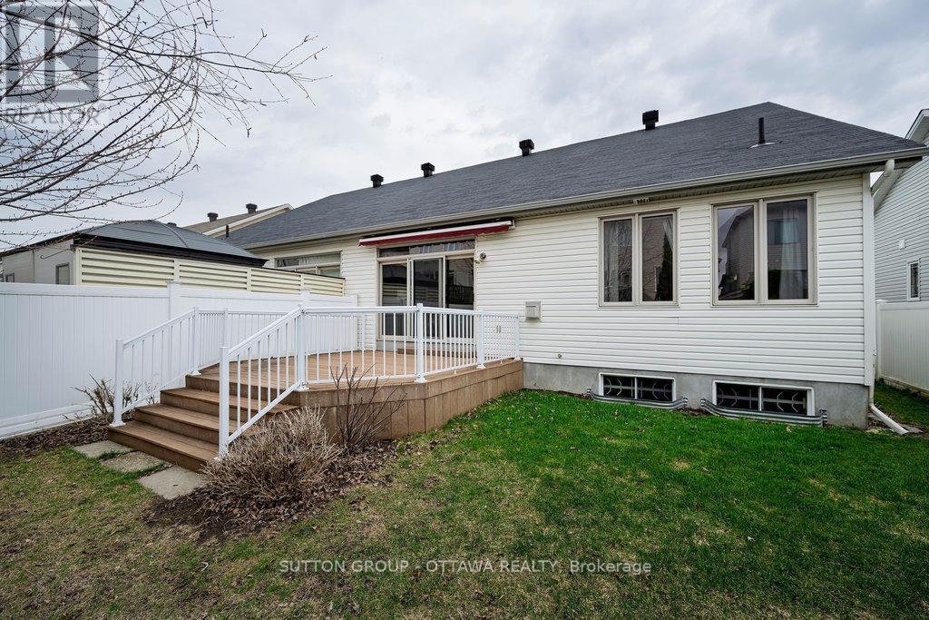 166 Hartsmere Drive, Ottawa, Ontario  K2S 2H4 - Photo 30 - X12114719