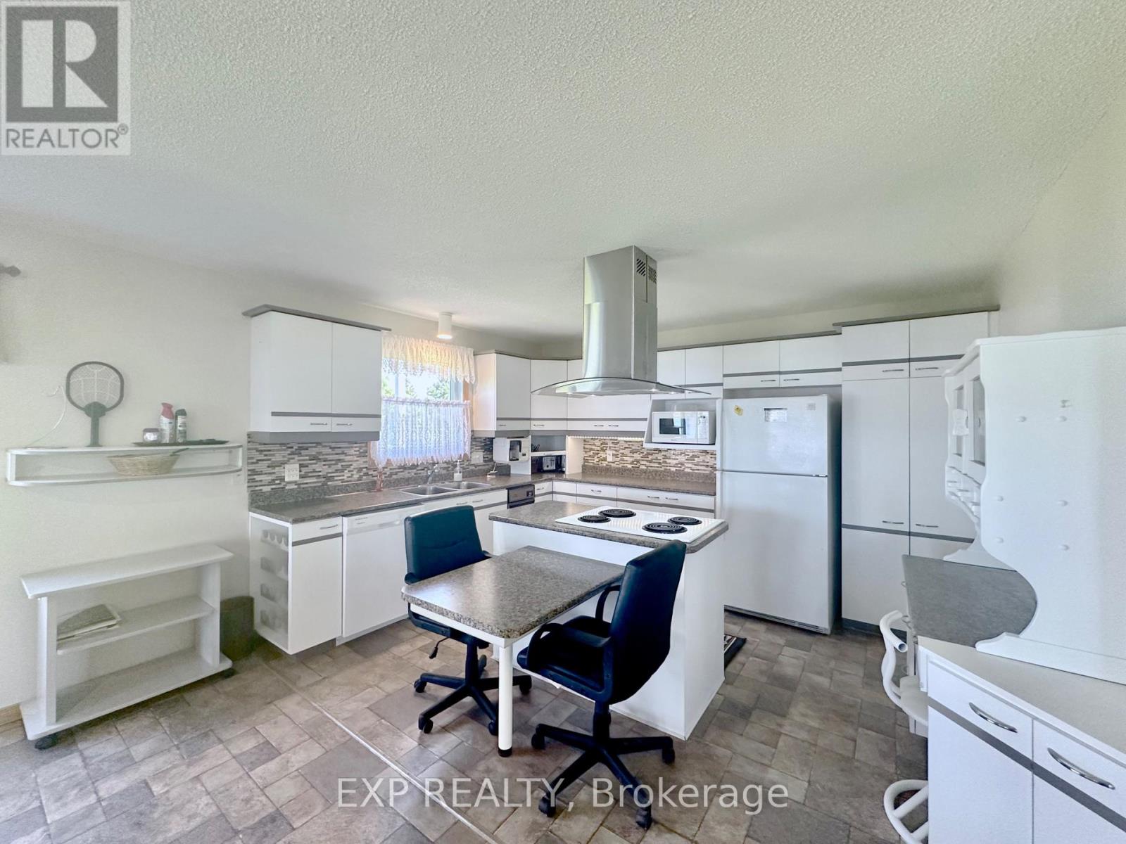 2531 Concession 1 Road, Alfred And Plantagenet, Ontario  K0B 1J0 - Photo 8 - X12114721