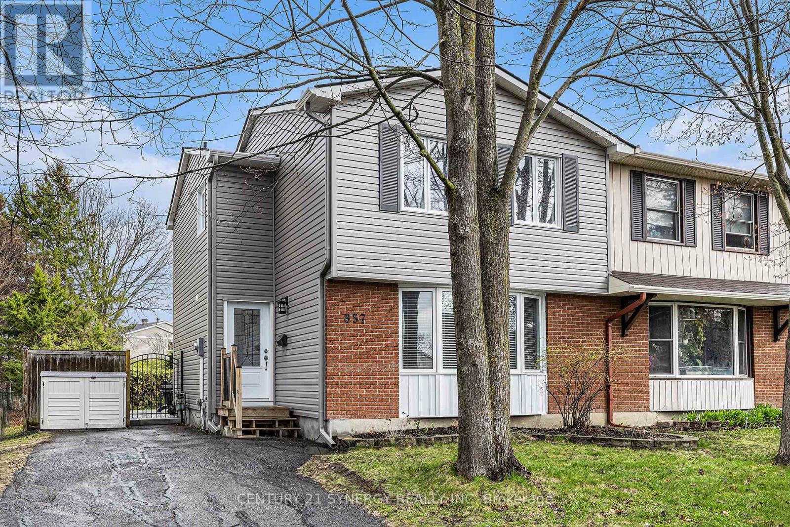 857 Lawnsberry Drive, Ottawa, Ontario  K1E 1X8 - Photo 3 - X12114746