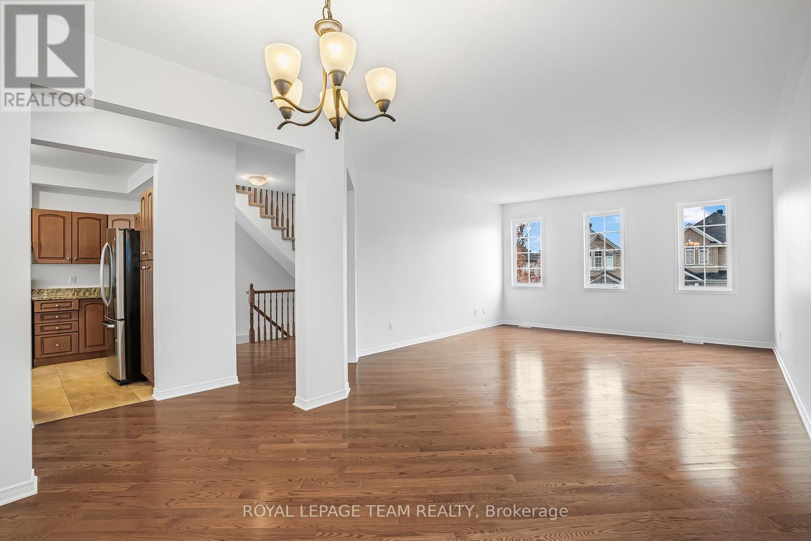 235 Huntsville Drive, Ottawa, Ontario  K2T 0C7 - Photo 10 - X12114753
