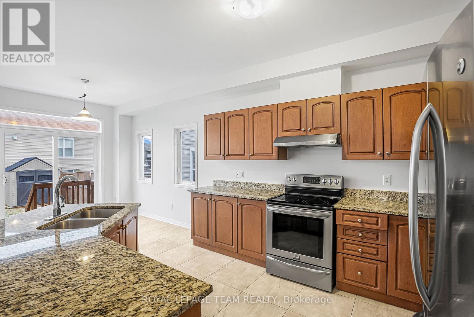 235 Huntsville Drive, Ottawa, Ontario  K2T 0C7 - Photo 7 - X12114753