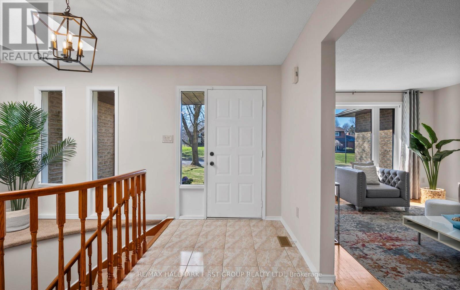 35 William Street, East Gwillimbury (Sharon), Ontario  L0G 1V0 - Photo 2 - N12114643