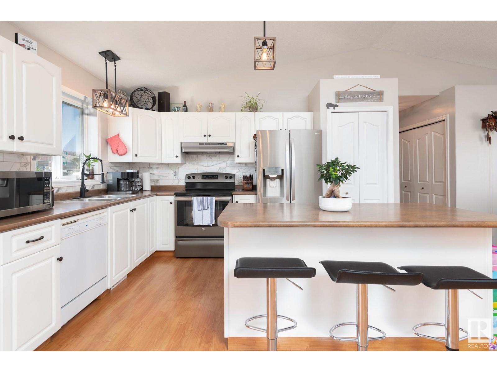 Property at 2610 6A AV image 3