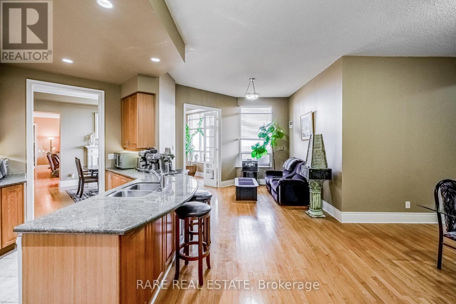 Tph6 - 25 Kingsbridge Garden Circle, Mississauga, Ontario  L5R 4B1 - Photo 12 - W12114702