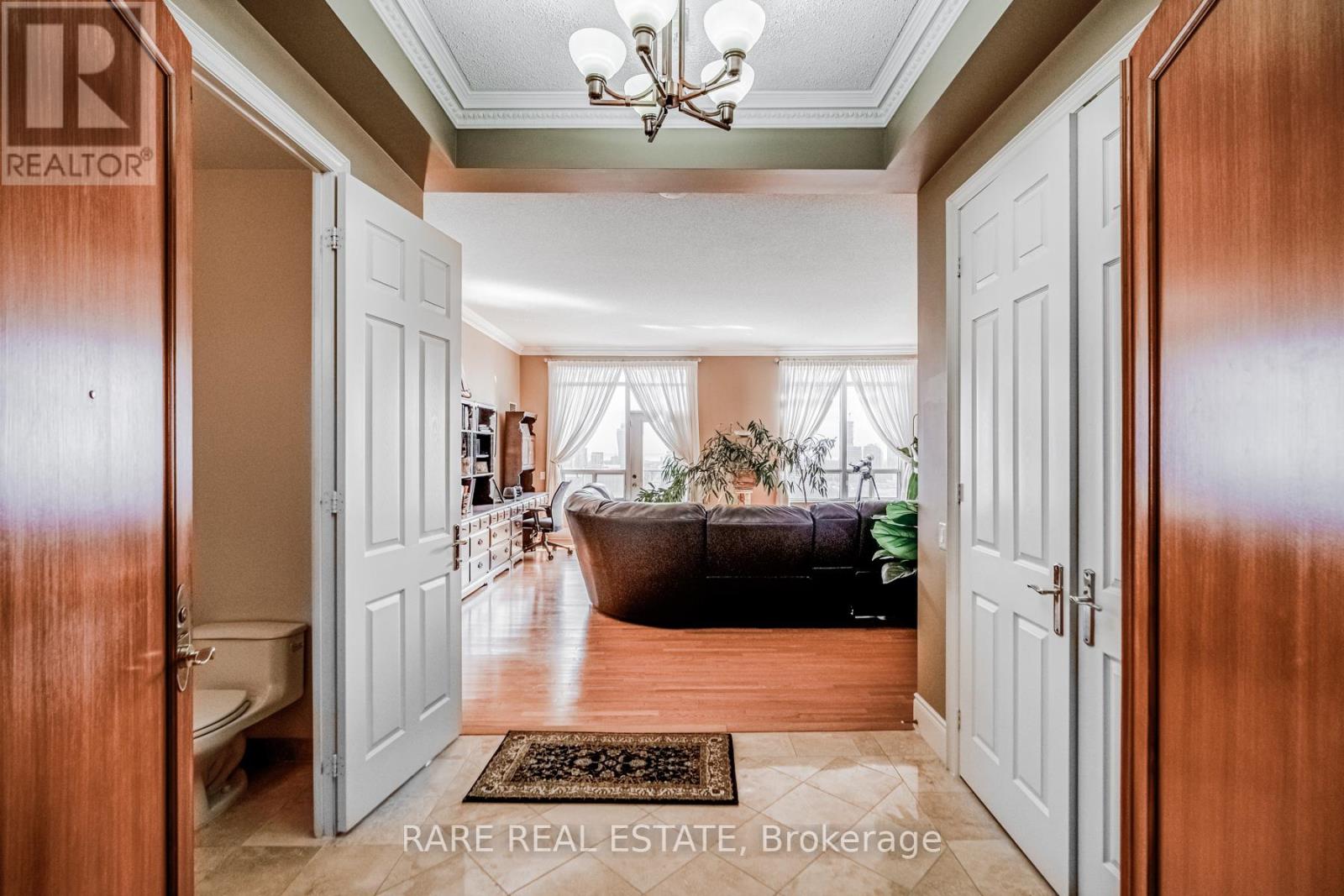 Tph6 - 25 Kingsbridge Garden Circle, Mississauga, Ontario  L5R 4B1 - Photo 5 - W12114702