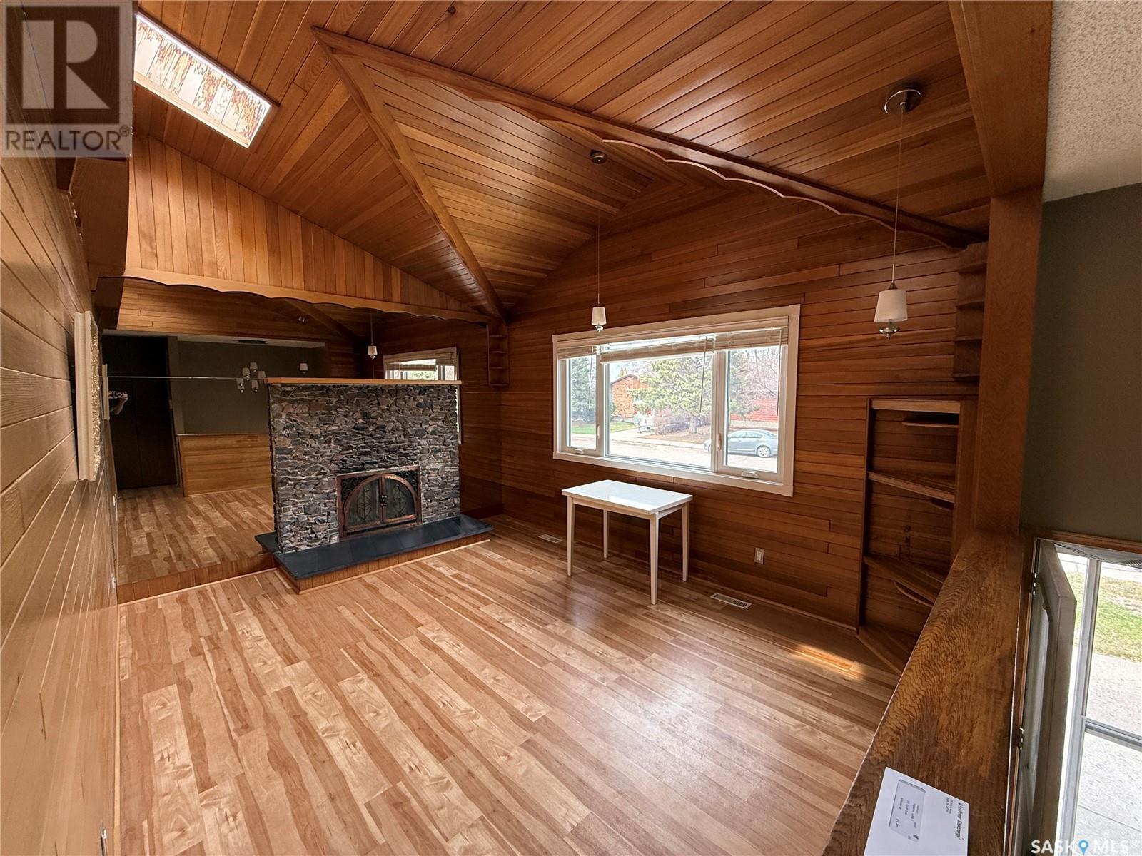 Property at 372 Birch CRESCENT image 4